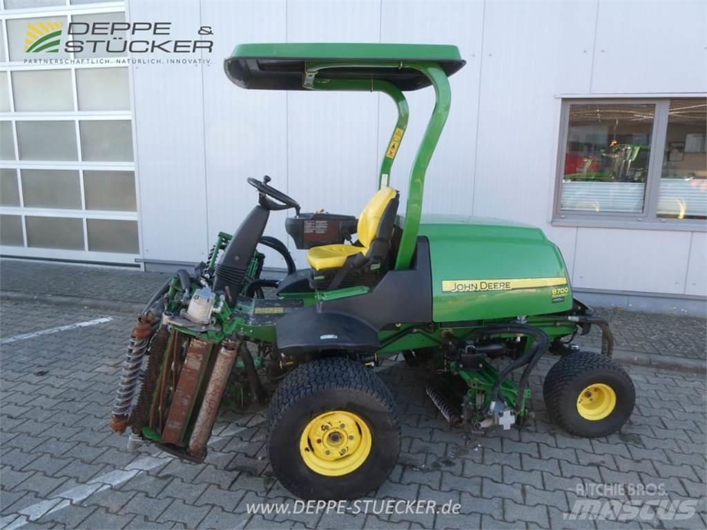 John Deere 8700 割草机