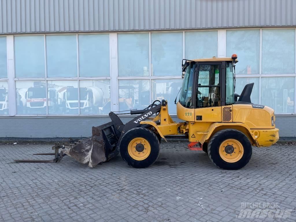 Volvo L 30 G  2017     CE 轮式装载机