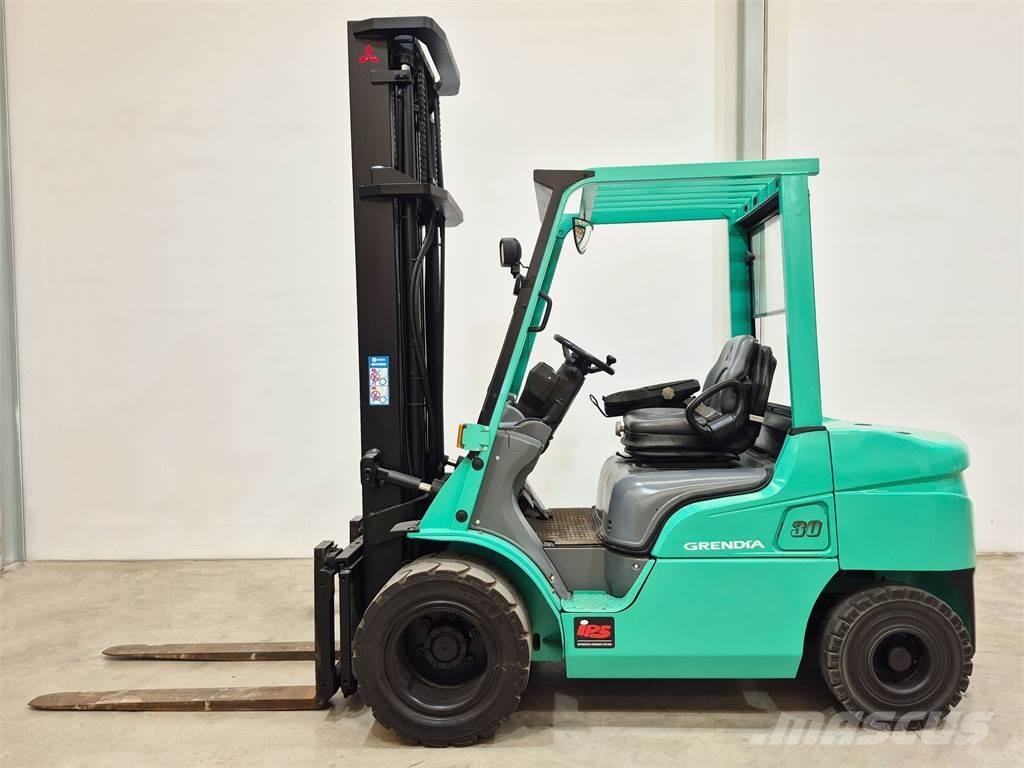 Mitsubishi FD30NTD 柴油叉车