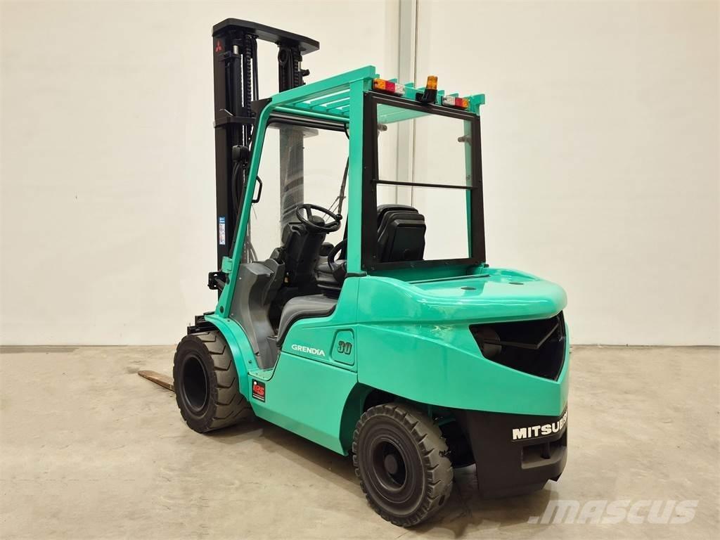 Mitsubishi FD30NTD 柴油叉车