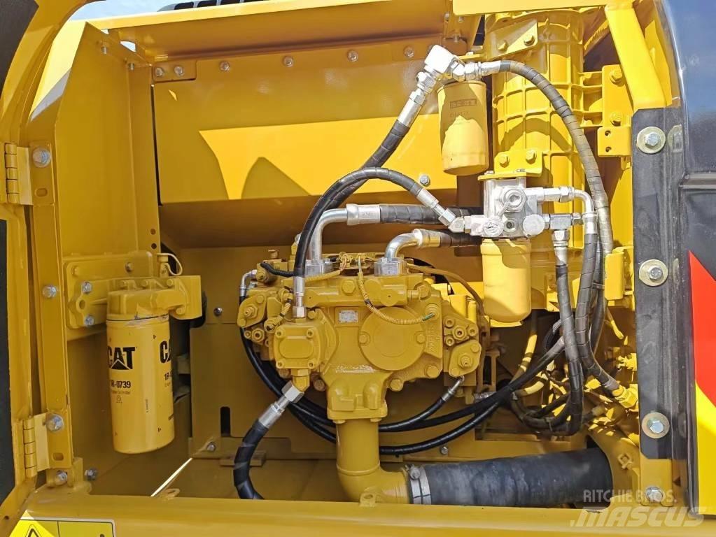 CAT 320 D2 履带挖掘机