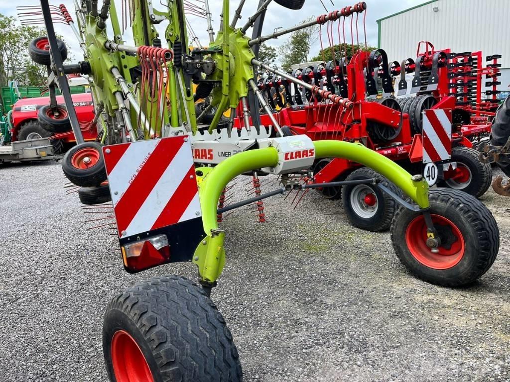 CLAAS Liner 2900 犁耙和摊草机