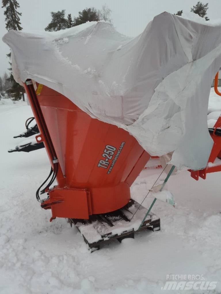 TR 250  HB 扬雪机