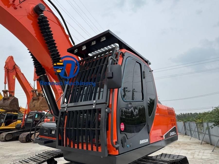 Doosan DX 225 LCA 履带挖掘机