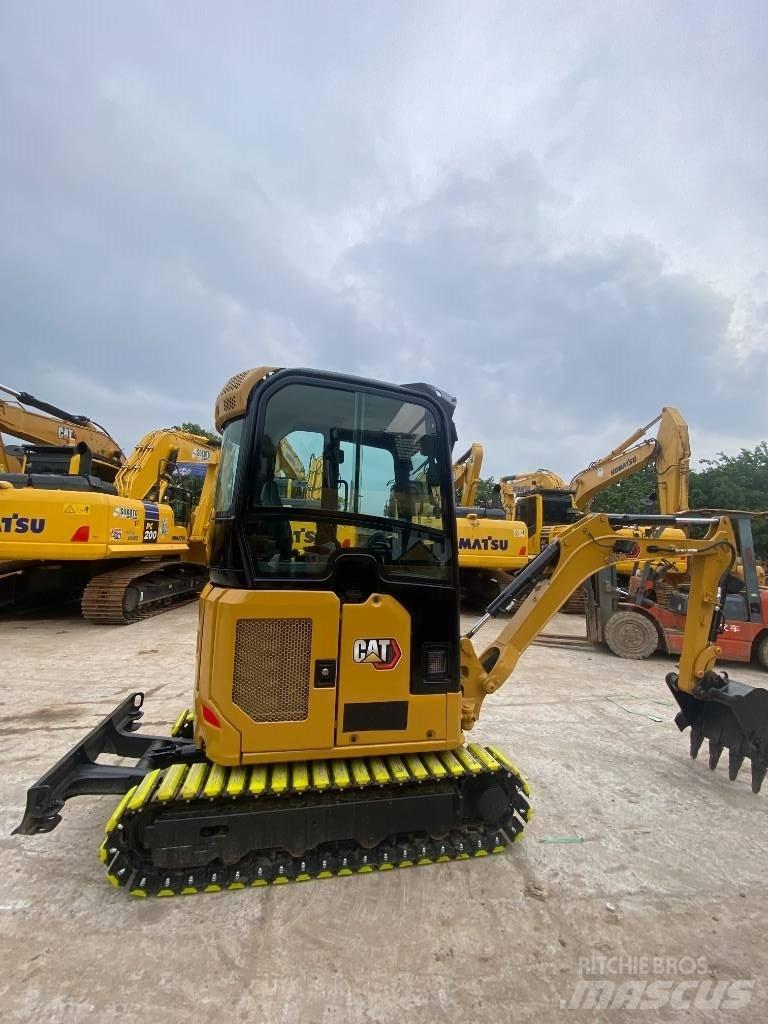 CAT 302 小型挖掘机
