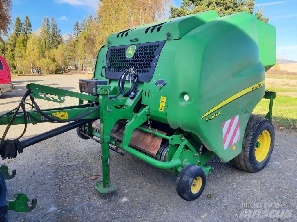 John Deere F 440 M 圆捆打捆机