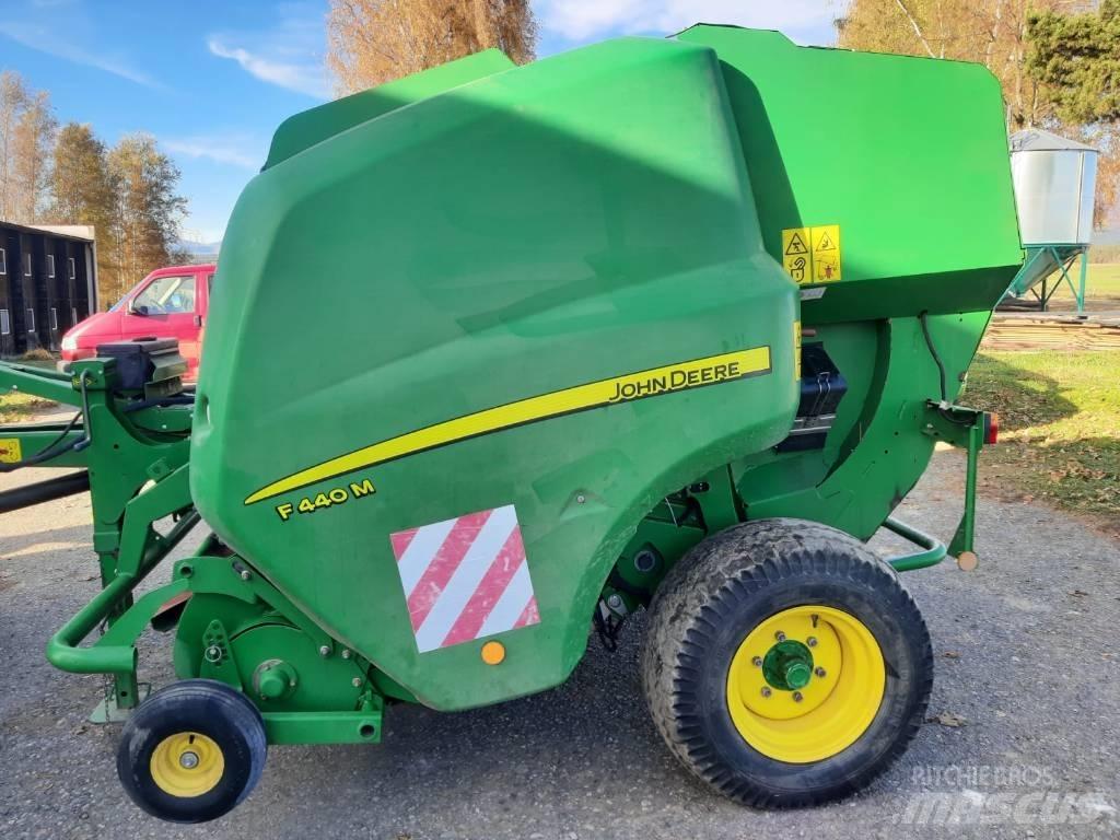 John Deere F 440 M 圆捆打捆机