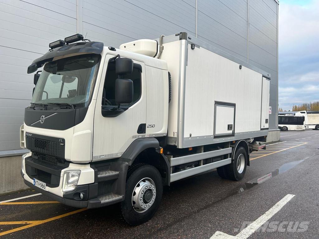 Volvo FL 厢式货车