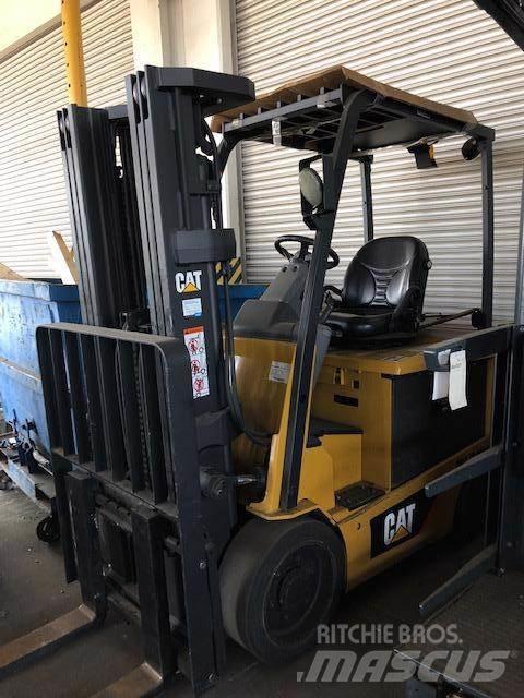 CAT EC30N 电动叉车
