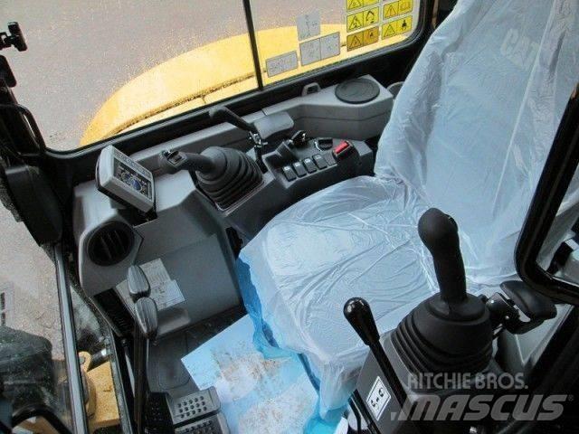 CAT 303.5 小型挖掘机