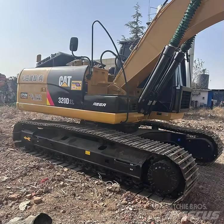 CAT 320 D2L 履带挖掘机