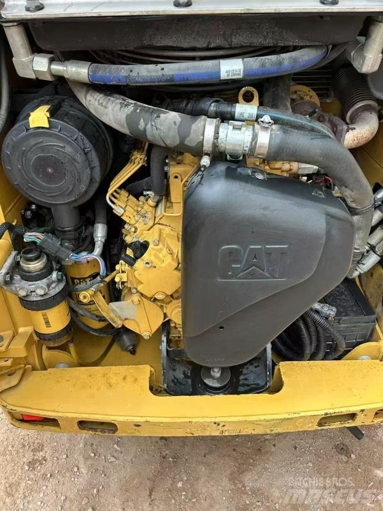 CAT 226 B 3 滑移装载机