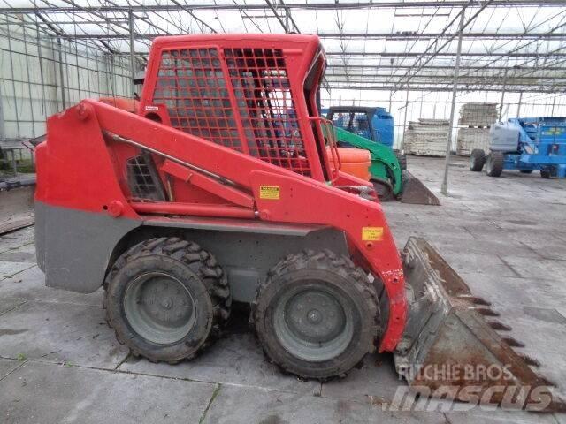 Bobcat S130 滑移装载机