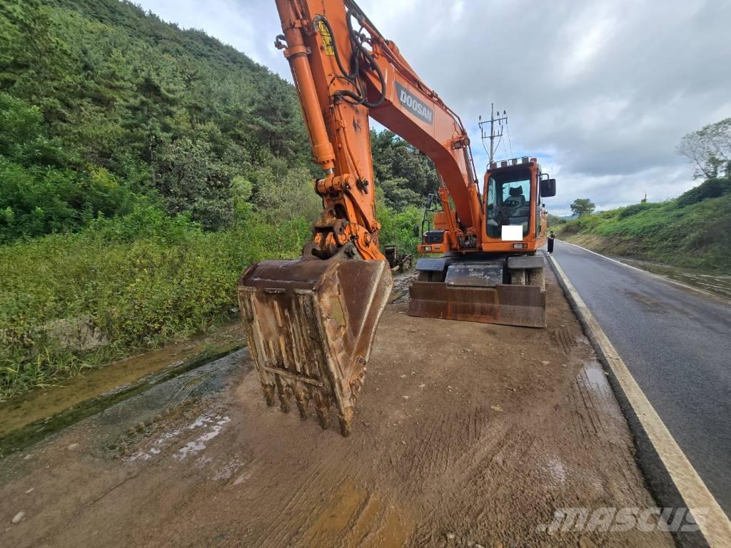Doosan DX 210 W 轮式挖掘机