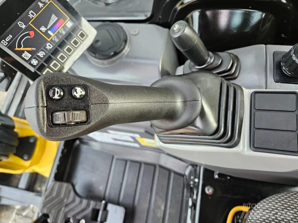 CAT 303 CR 小型挖掘机