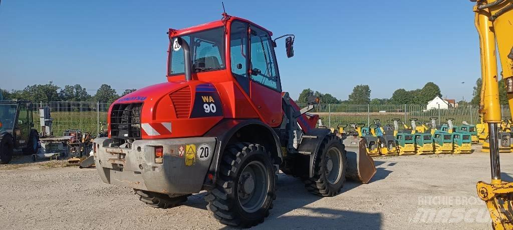 Komatsu WA 90 轮式装载机