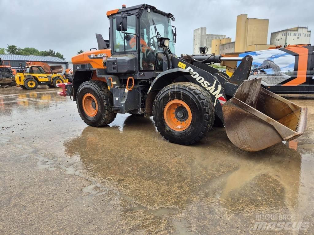 Doosan DL 250-7 轮式装载机