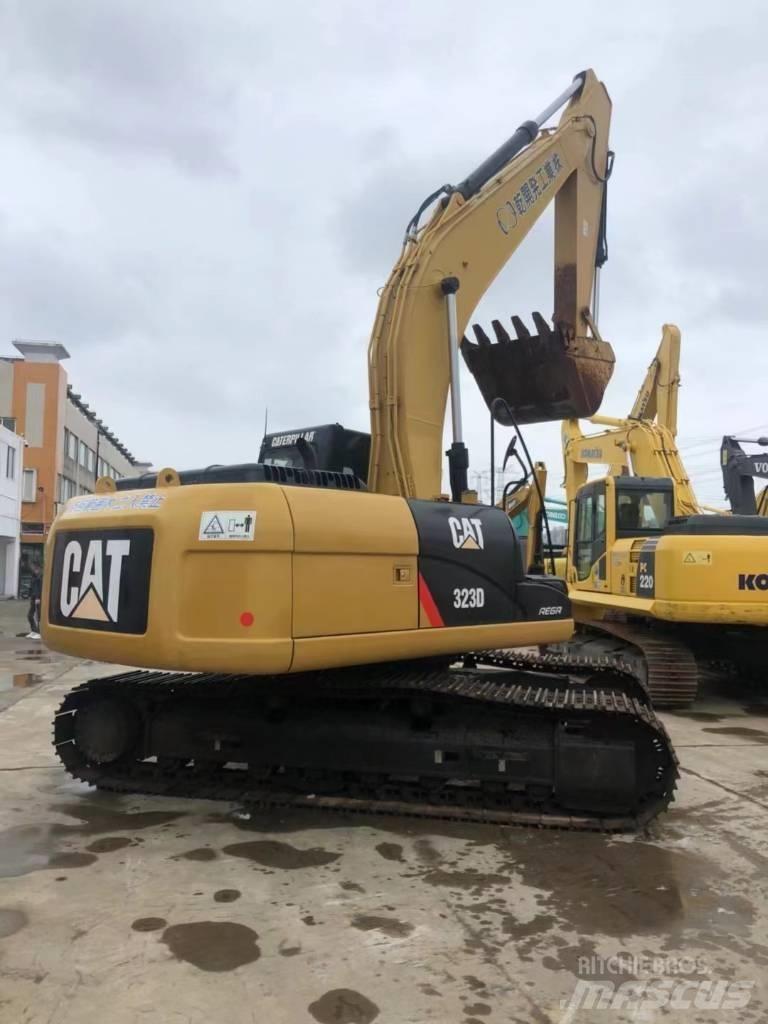 CAT 323 D 履带挖掘机