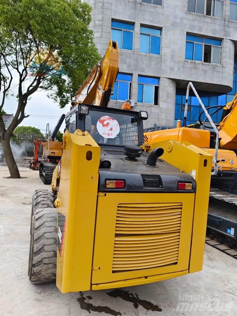 CAT 226 C 滑移装载机