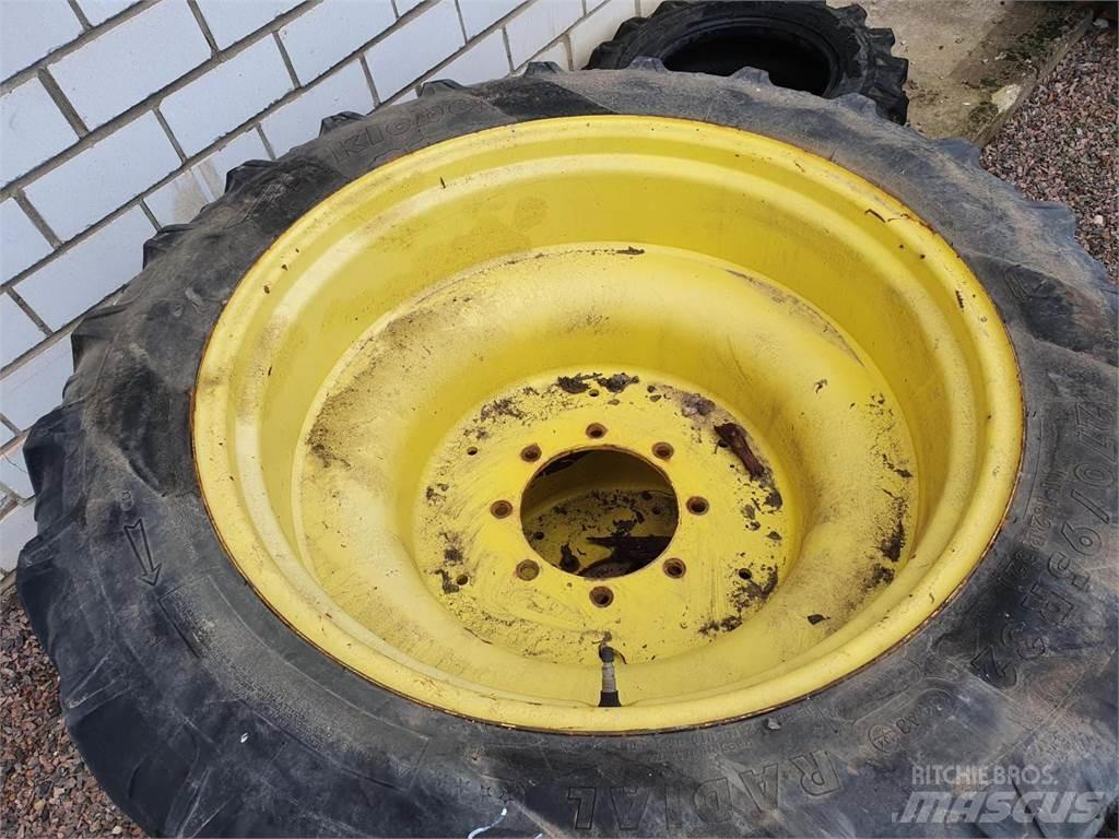 Kleber 270/95R32 轮胎、车轮、轮圈
