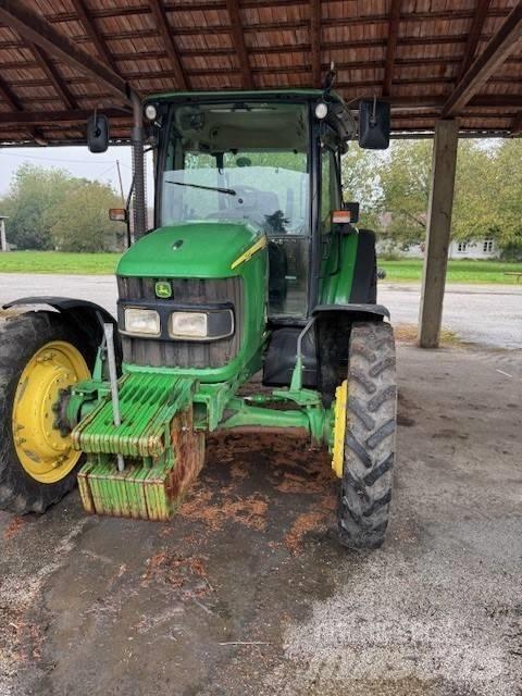 John Deere 5820 拖拉机/农用车