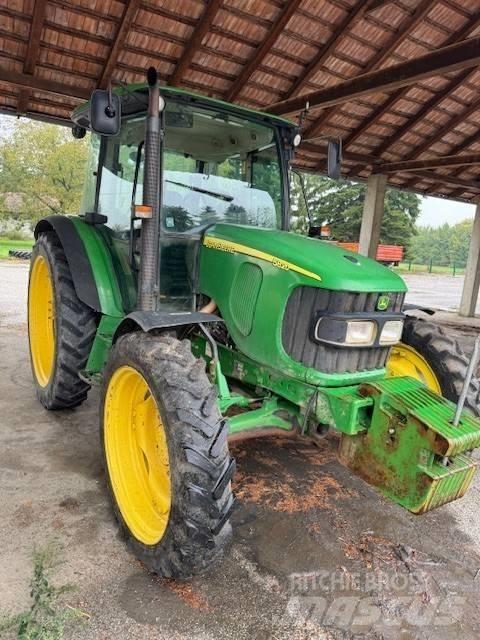 John Deere 5820 拖拉机/农用车