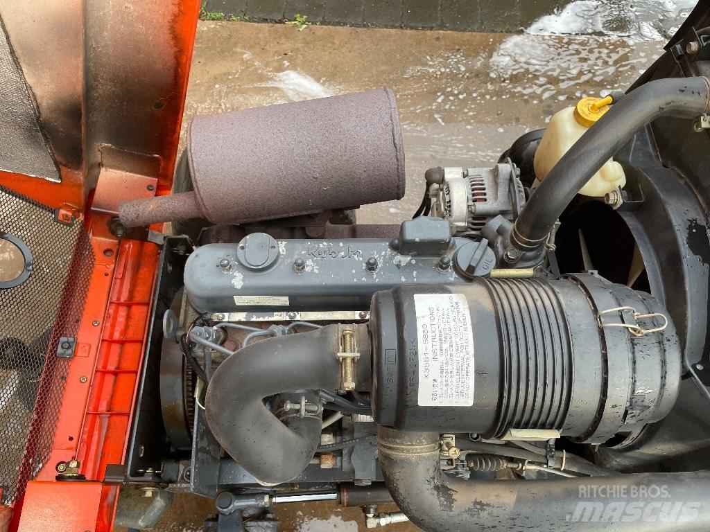 Kubota F 3560 骑乘式割草机