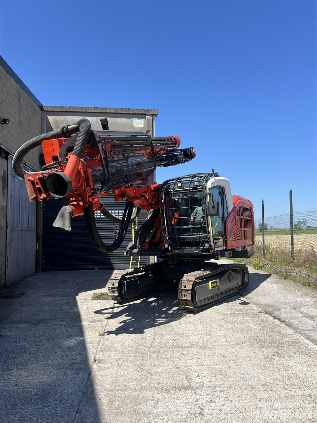 Sandvik dx910i 钻孔机