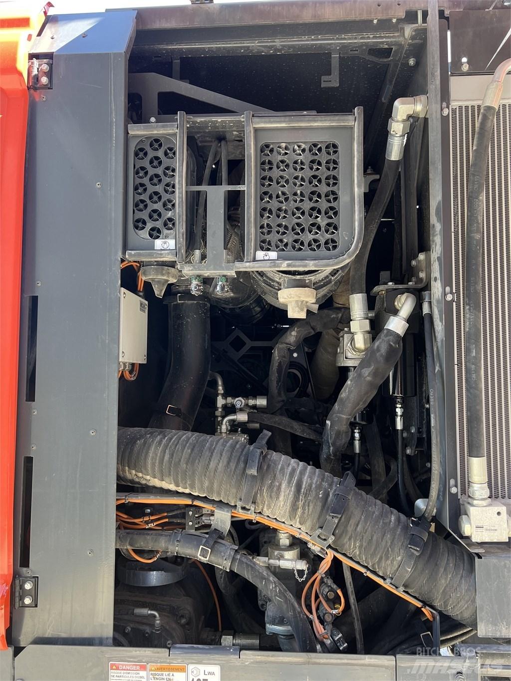 Sandvik dx910i 钻孔机