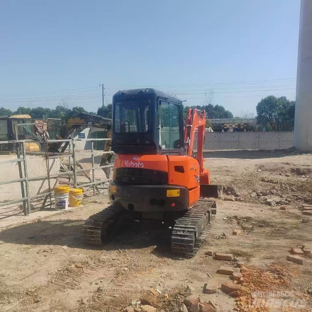 Kubota U 27 小型挖掘机