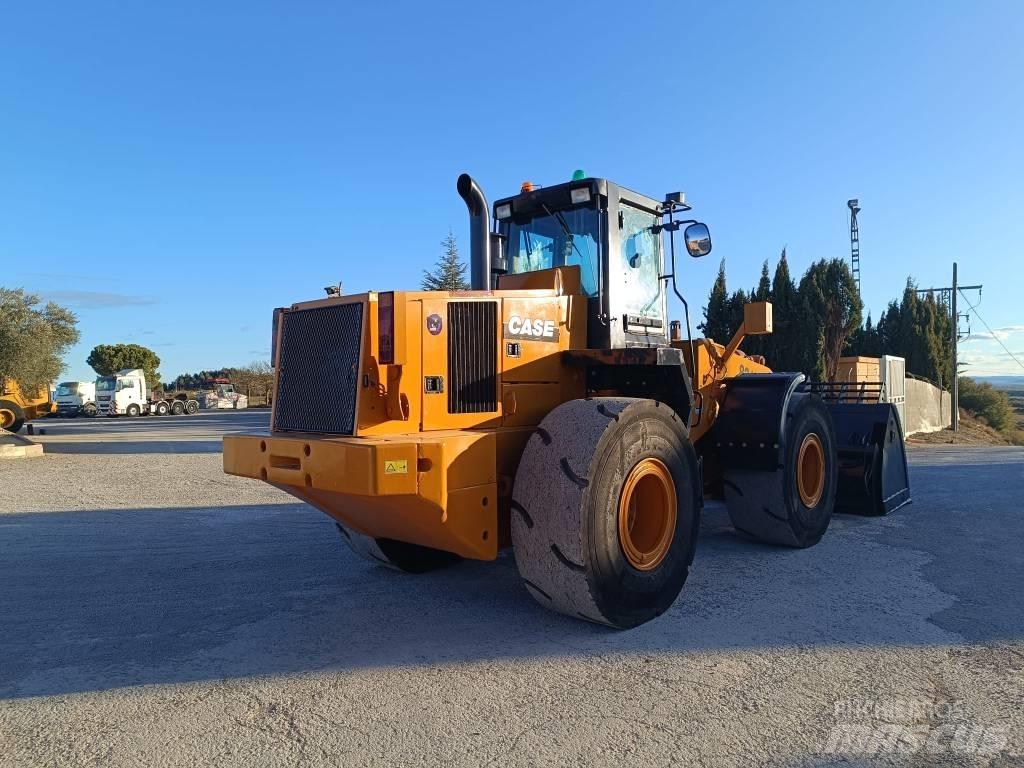 CASE 821C XR 轮式装载机
