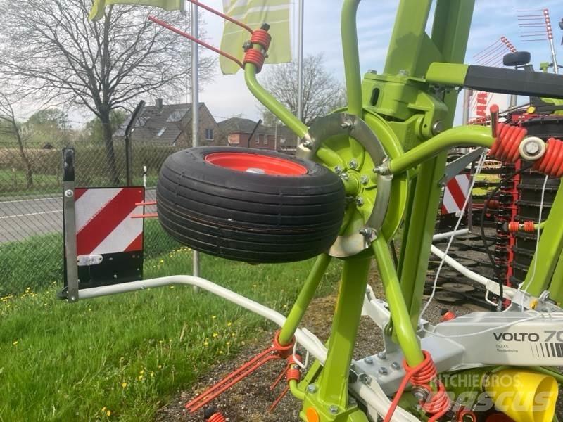 CLAAS Volto 700 犁耙和摊草机