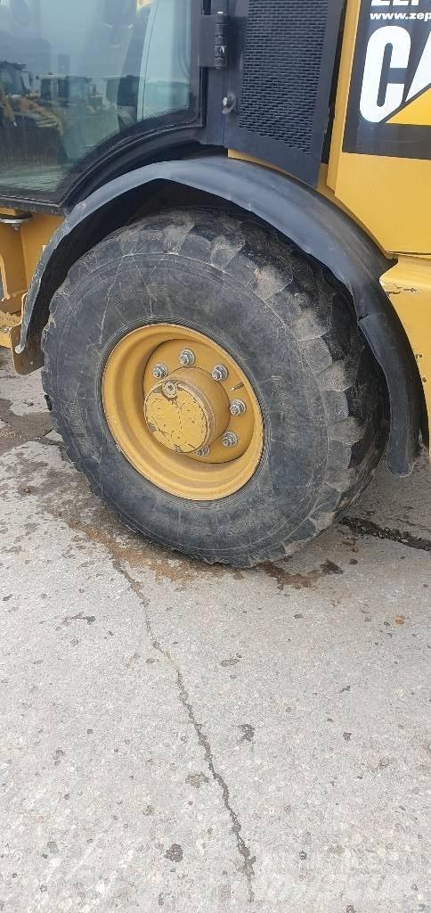 CAT 906M 轮式装载机