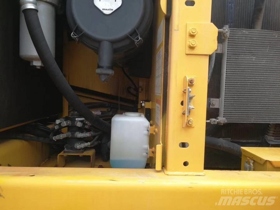 Komatsu pc200-8 履带挖掘机