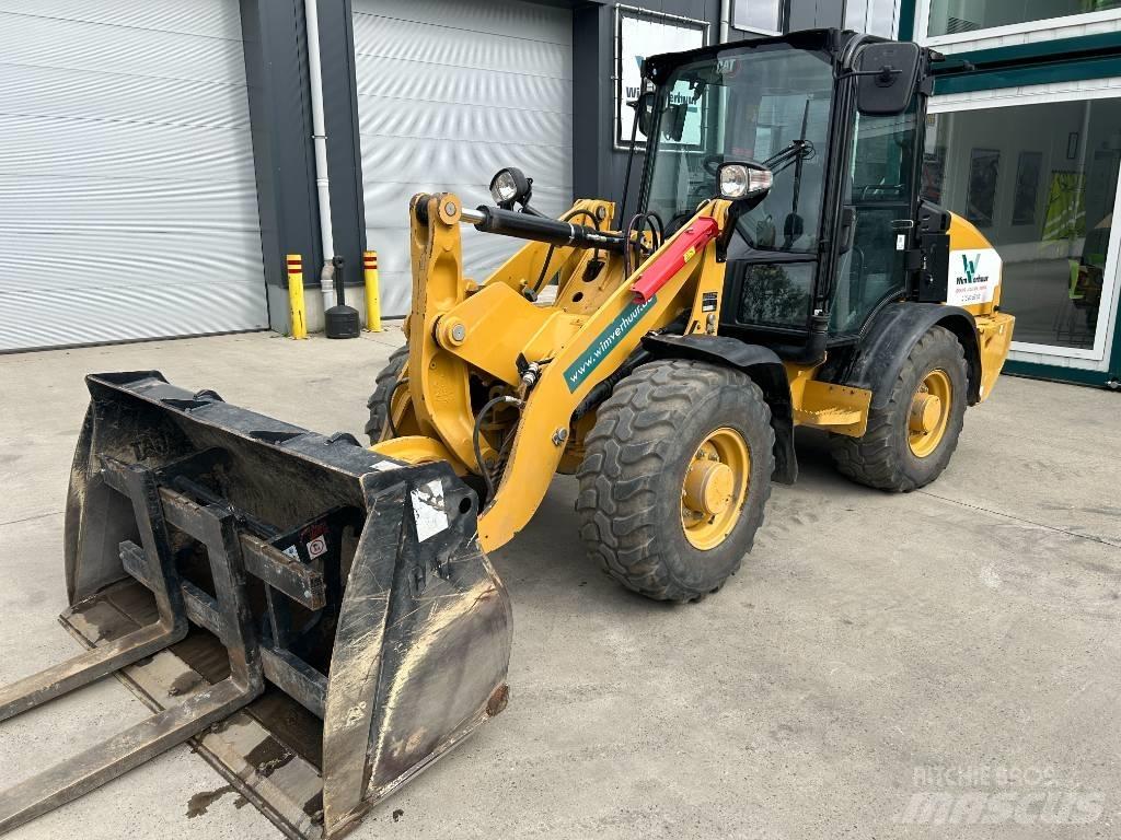 CAT 906 滑移装载机