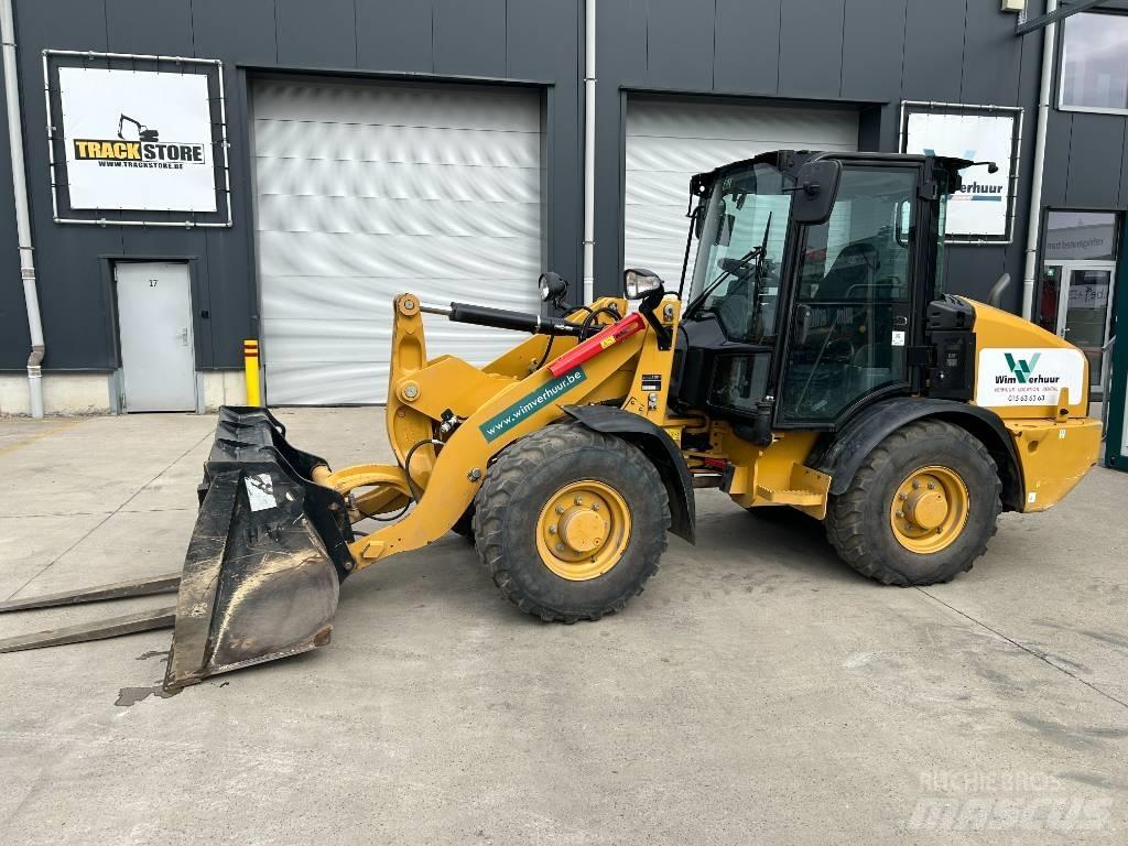 CAT 906 滑移装载机