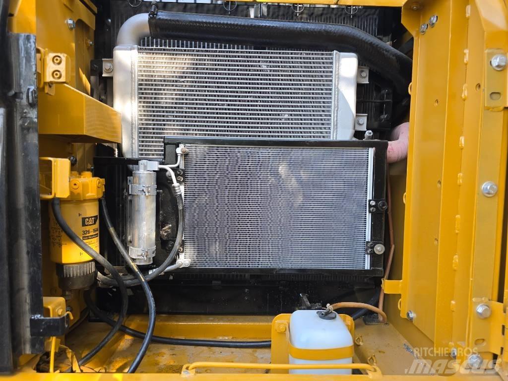 CAT 320D2 履带挖掘机