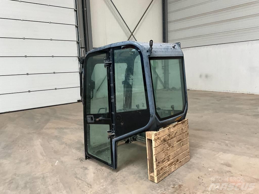 Kubota U 27-4 驾驶室与内部