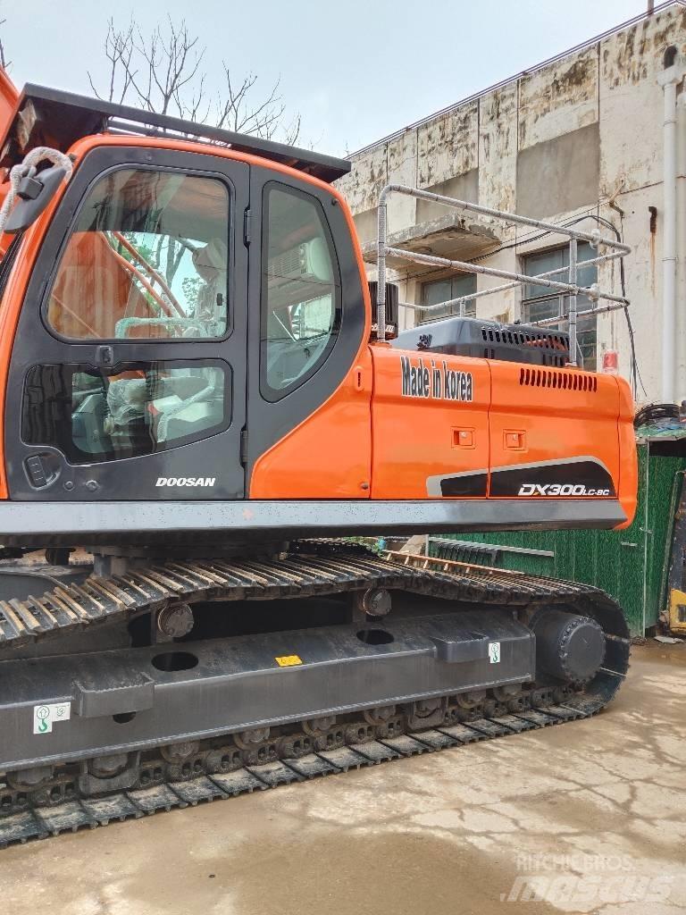 Doosan DX300 履带挖掘机