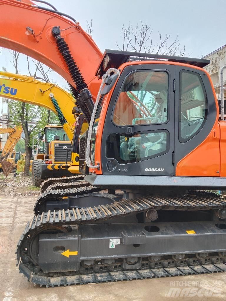 Doosan DX300 履带挖掘机