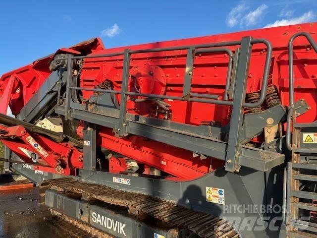 Sandvik QE 441 移动式筛分机