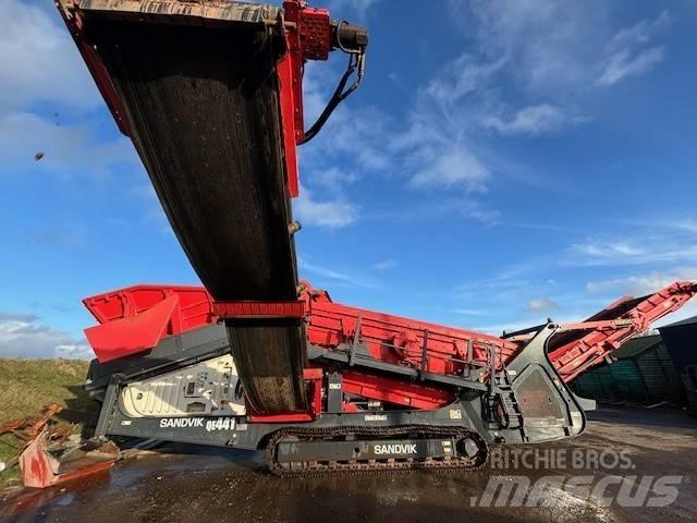 Sandvik QE 441 移动式筛分机