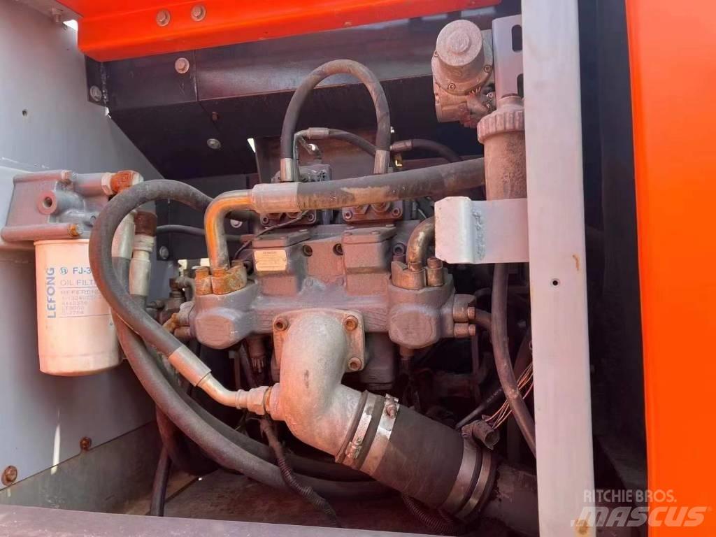 Hitachi Zaxis 240 履带挖掘机