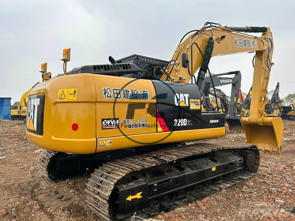 CAT 320 D2L 履带挖掘机
