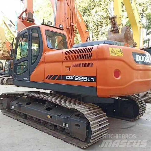 Doosan dx225 履带挖掘机