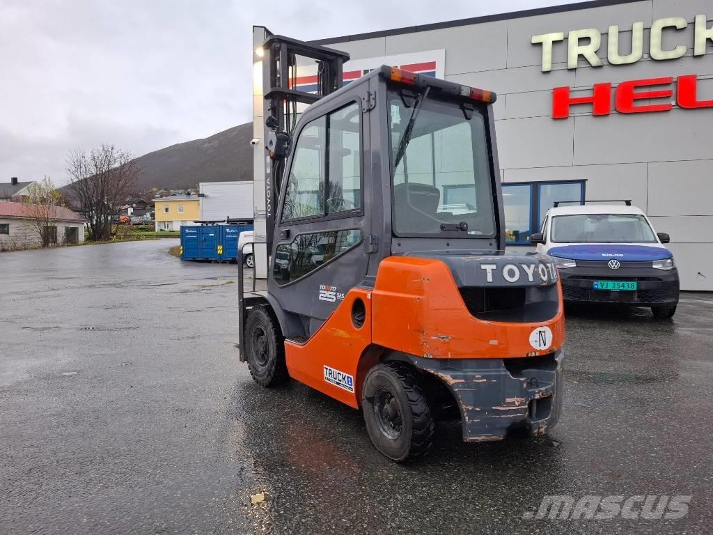 Toyota 02-8FDF25 柴油叉车