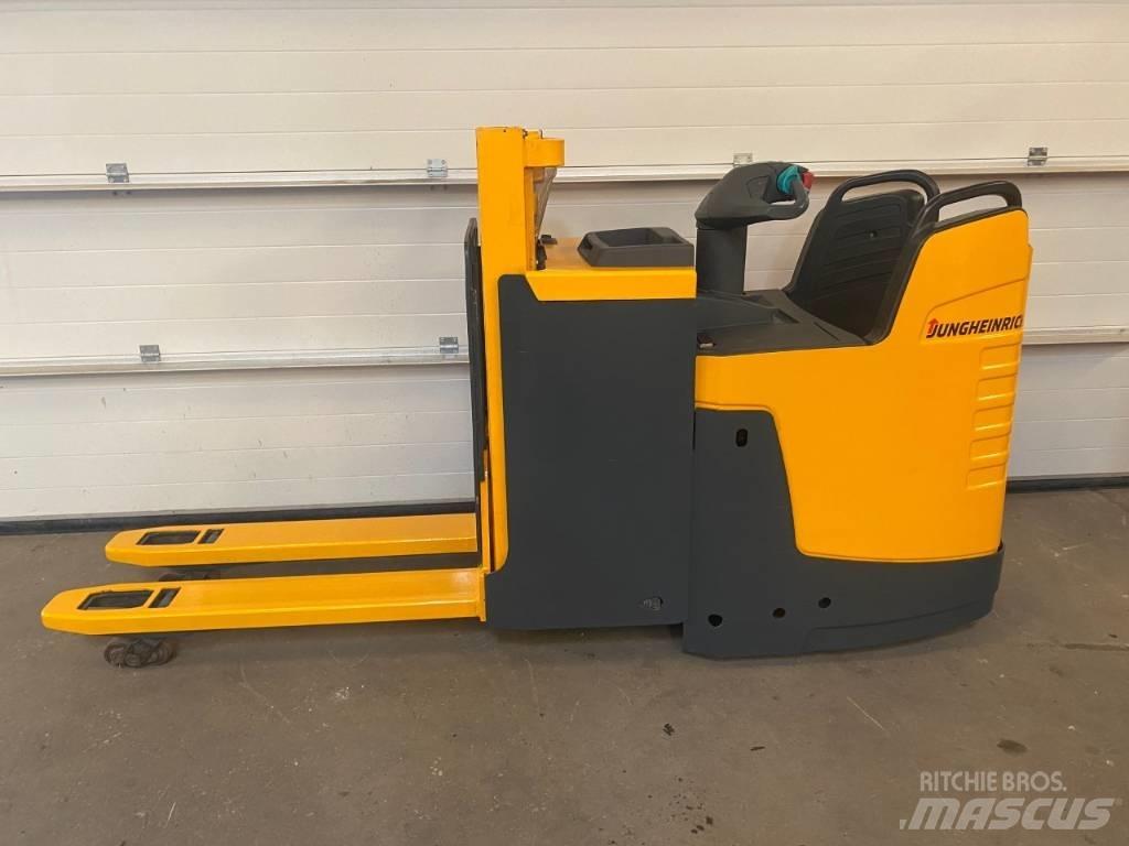 Jungheinrich ERD 220 行走式堆垛机