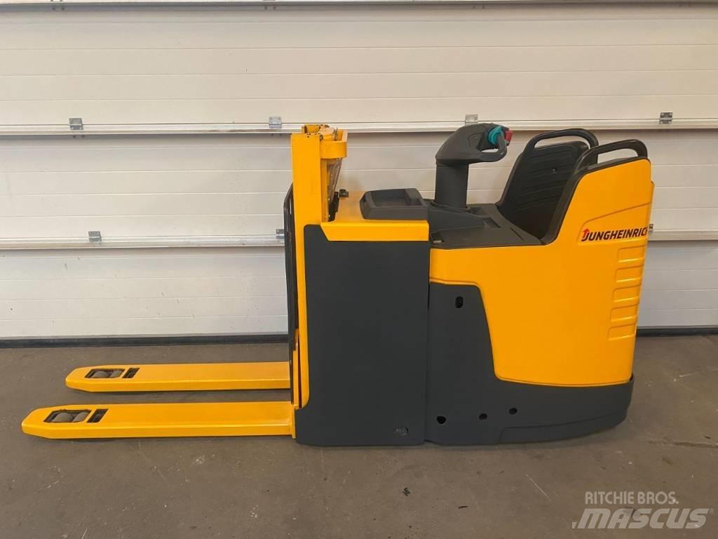 Jungheinrich ERD 220 行走式堆垛机