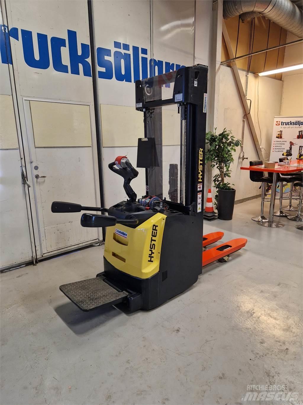 Hyster S1.4S IL 手推堆垛车