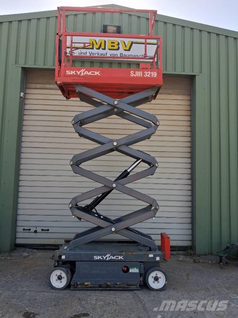 SkyJack SJ III 3219 剪叉式升降机